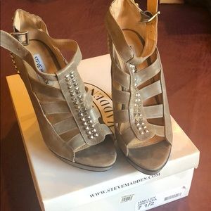 Steve Madden taupe /grayish heels